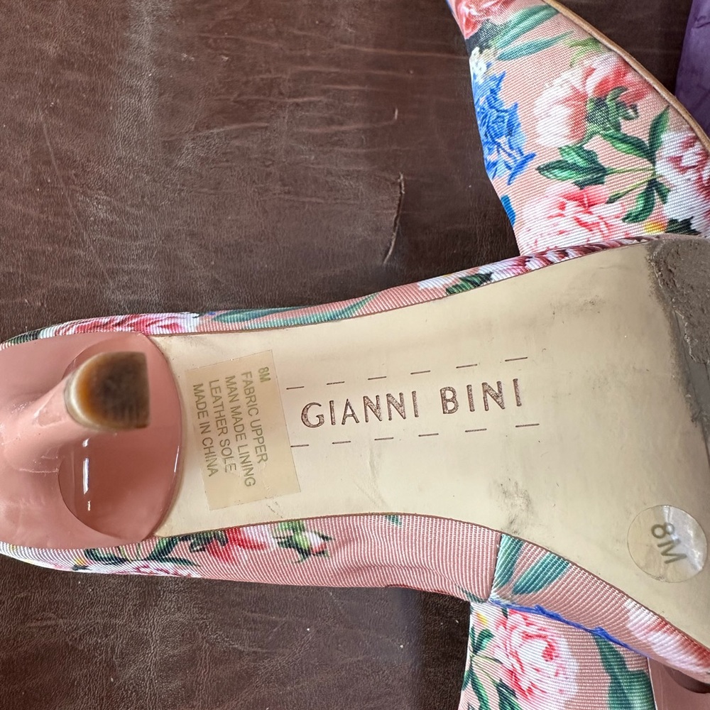 Gianni Bini Leather Floral High Heels - Picture 4 of 5